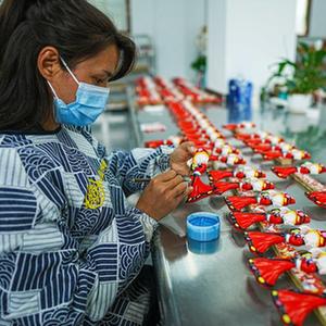 彩繪文創出深山 文化用品的匠心傳承與創新融合